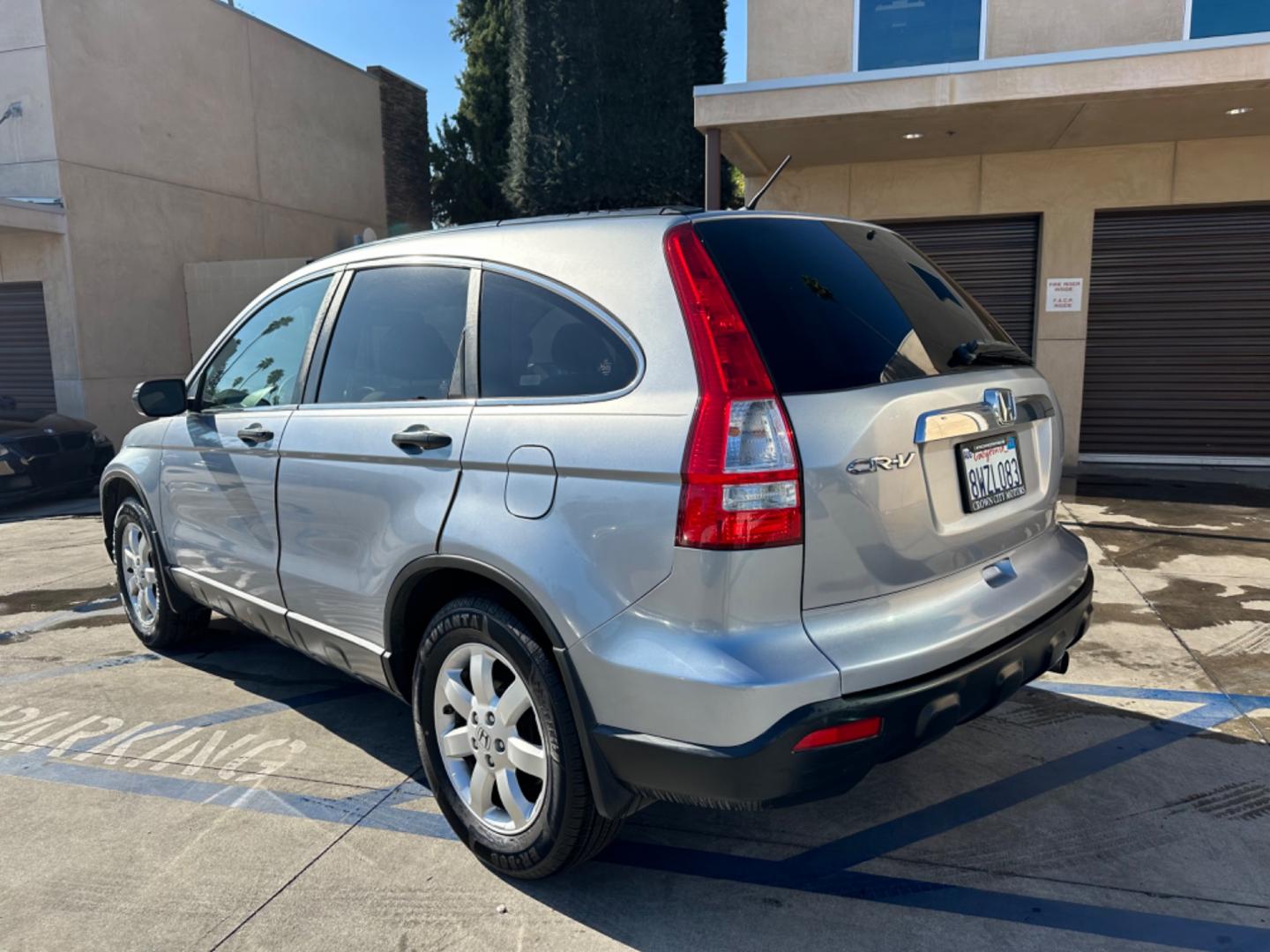 2009 /GRAY Honda CR-V EX 2WD 5-Speed AT (JHLRE38509C) with an 2.4L L4 DOHC 16V engine, 5-Speed Automatic transmission, located at 30 S. Berkeley Avenue, Pasadena, CA, 91107, (626) 248-7567, 34.145447, -118.109398 - One Owner!Moon-roof! Wheel ABS! This 2009 Honda CR-V EX 2WD looks and drives good. This vehicle comes with a dealer 30 day / 1,000 Mile Warranty ( call us for details) and with Options up to 5 years / 100,000 Mile Warranty. Bad credit? We can help! We are the bank. Buy with confidence! All of our - Photo#3